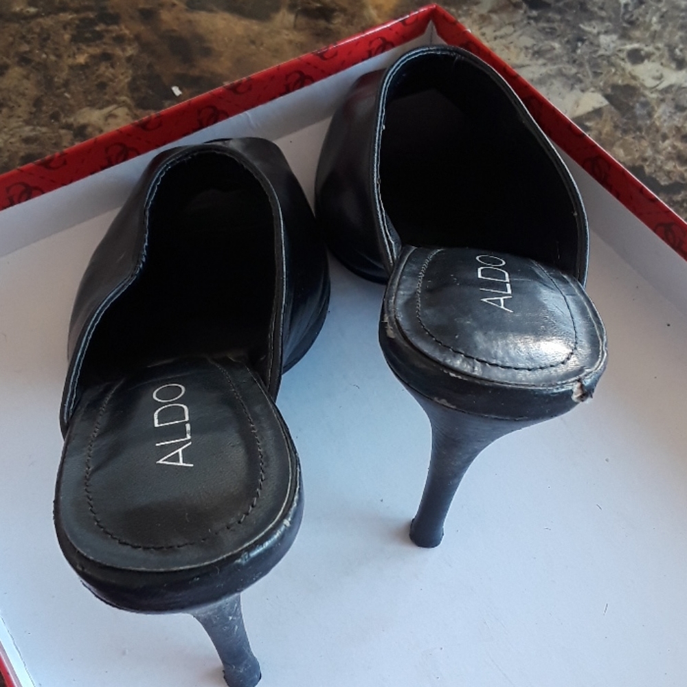 Shoe - Picture 3 of 3